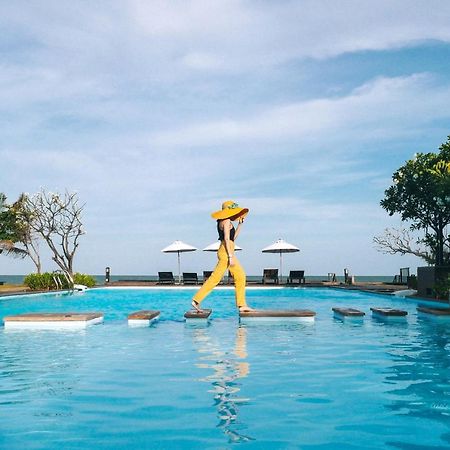 I Tara Resort & Spa Haad Chao Samran Buitenkant foto