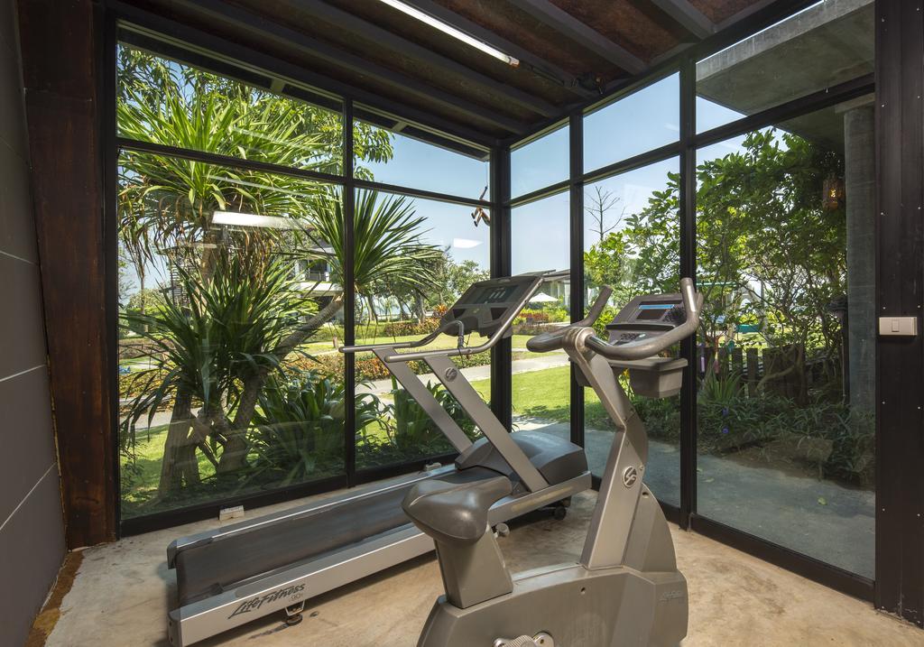 I Tara Resort & Spa Haad Chao Samran Buitenkant foto