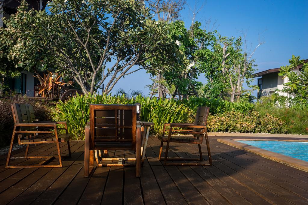 I Tara Resort & Spa Haad Chao Samran Buitenkant foto