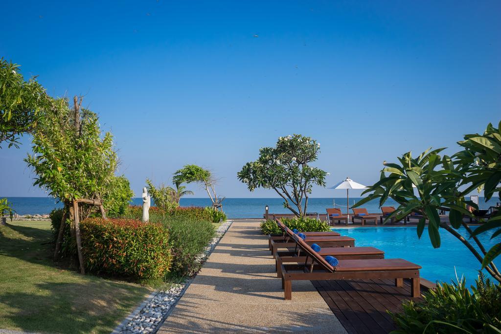 I Tara Resort & Spa Haad Chao Samran Buitenkant foto
