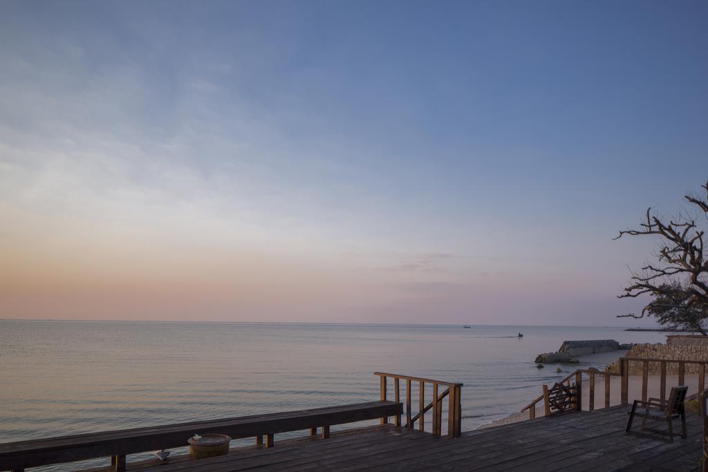 I Tara Resort & Spa Haad Chao Samran Buitenkant foto