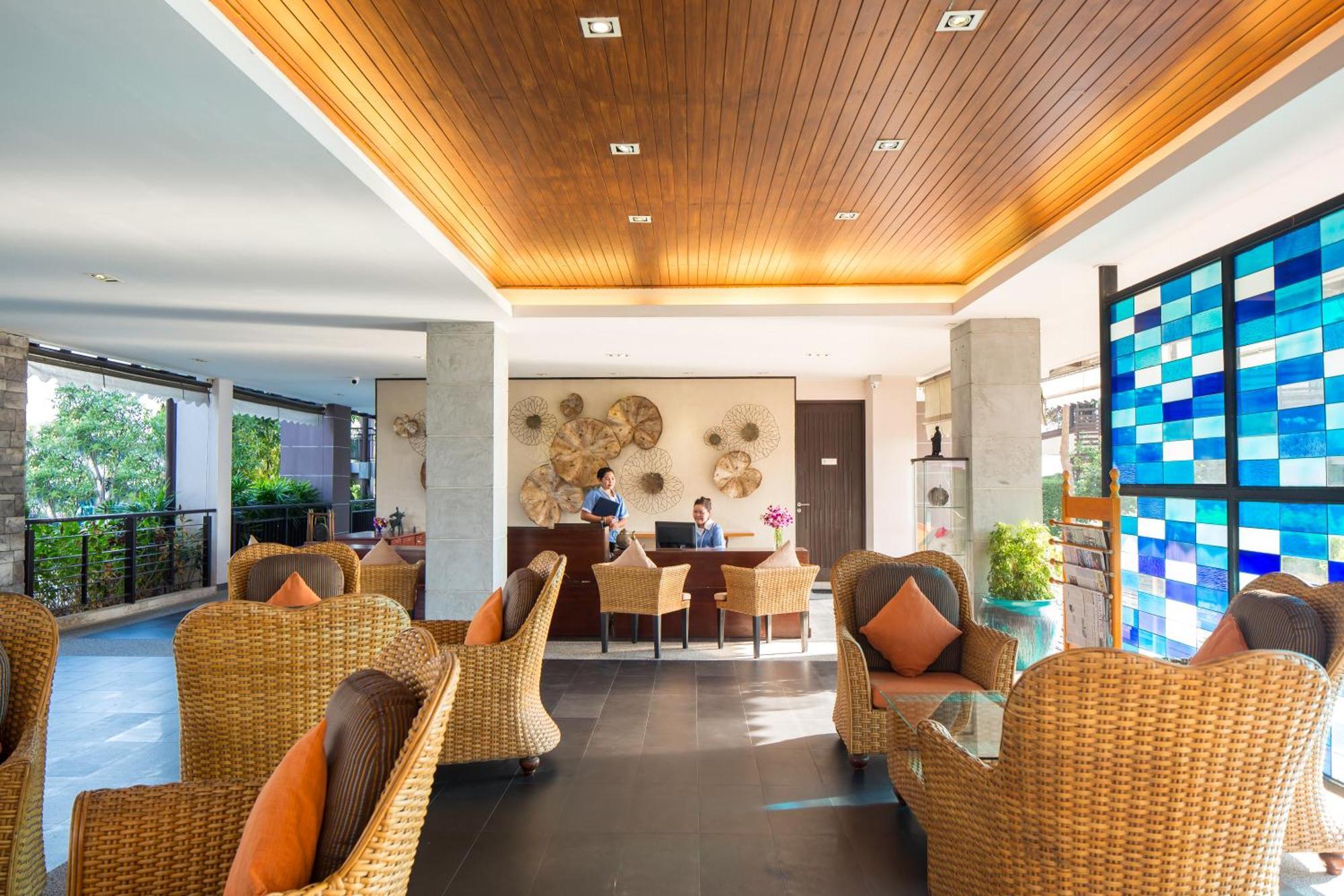 I Tara Resort & Spa Haad Chao Samran Buitenkant foto