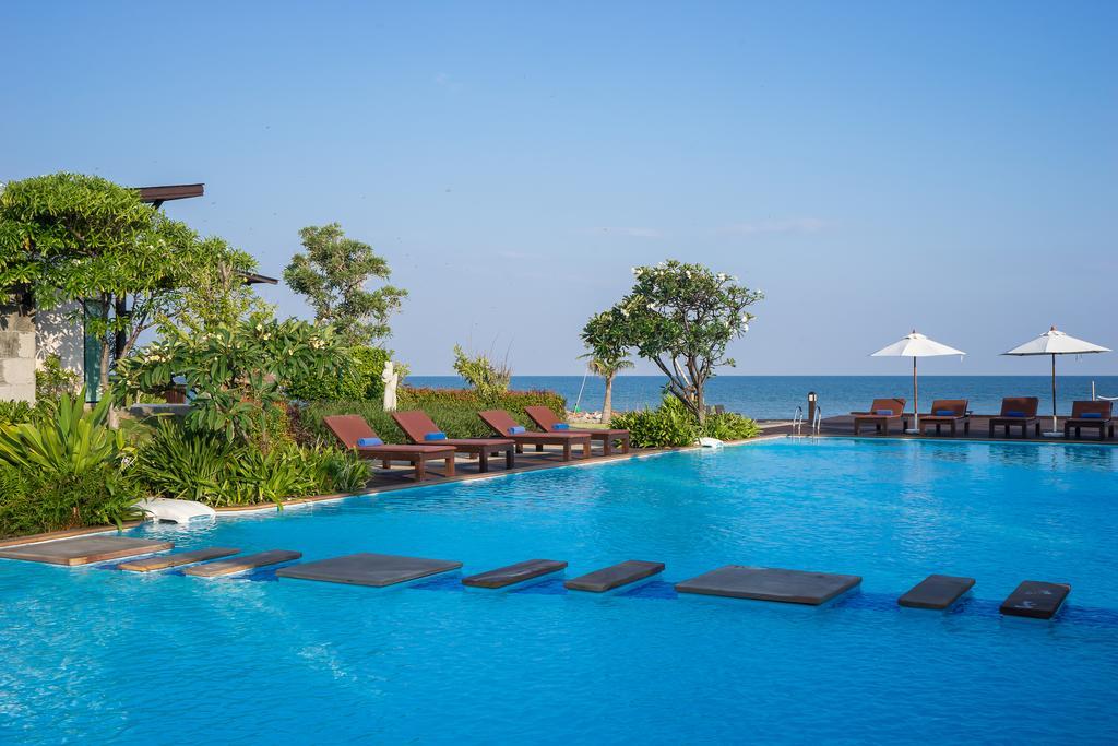 I Tara Resort & Spa Haad Chao Samran Buitenkant foto